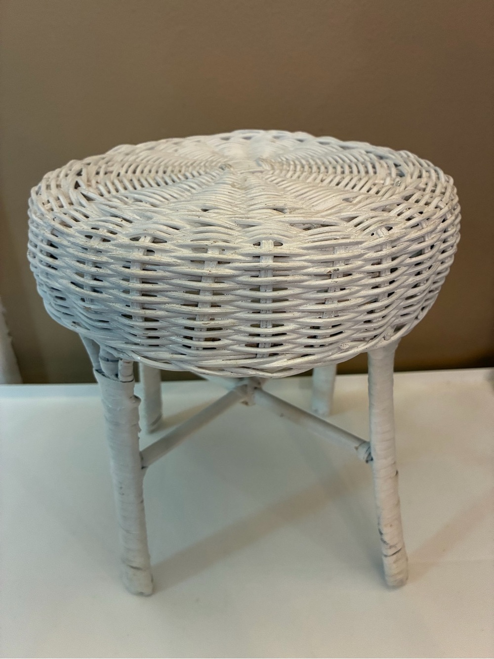 Vintage White Wicker Plant Stand Riser Boho Round Rattan Stool Mini 9"x8.5"